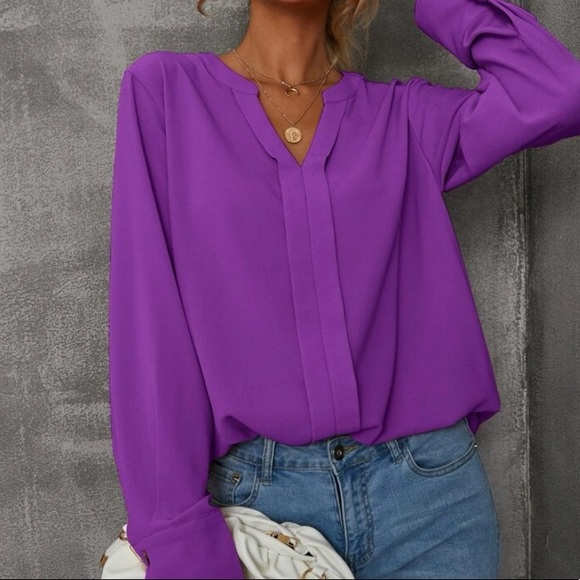 Delilah Wear Tops - NWT Purple notched v neck long sleeve top